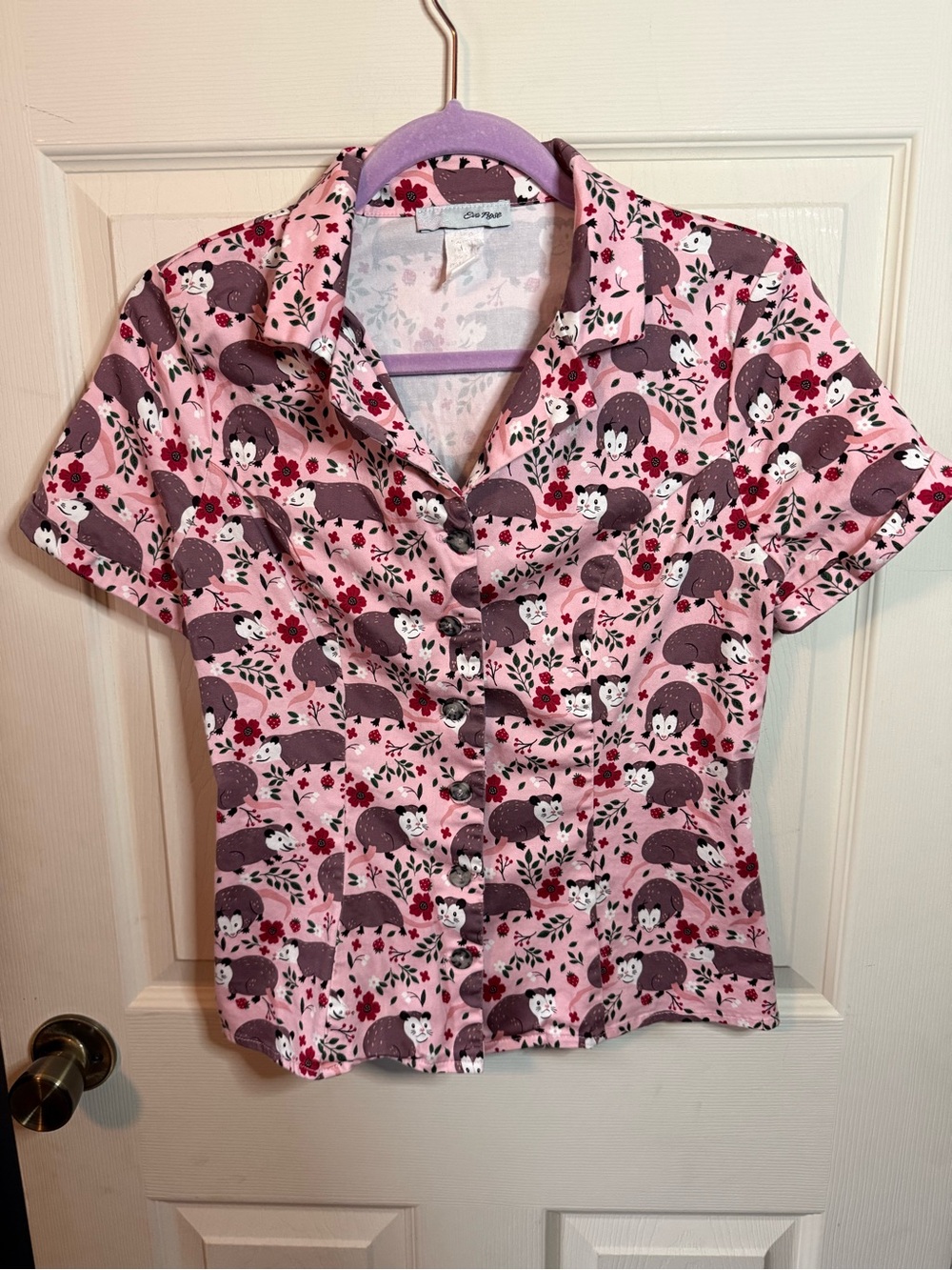 Eva Rose Vintage Possum Print Button Down Collared Shirt Woman’s Size Medium